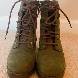 Size 7 ugg zip up combat boots